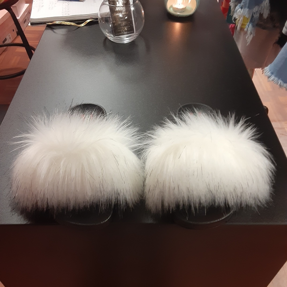 Fur slippers